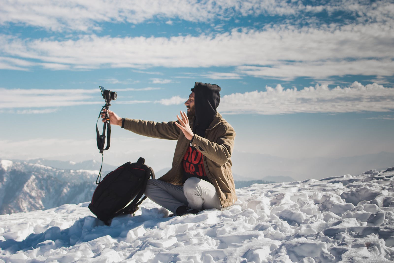 "Maximizing Your Travel Vlogging Potential: Expert Tips and Tricks"