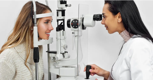 What Are the Risks and Benefits of LASIK Eye Surgery in Chicago
